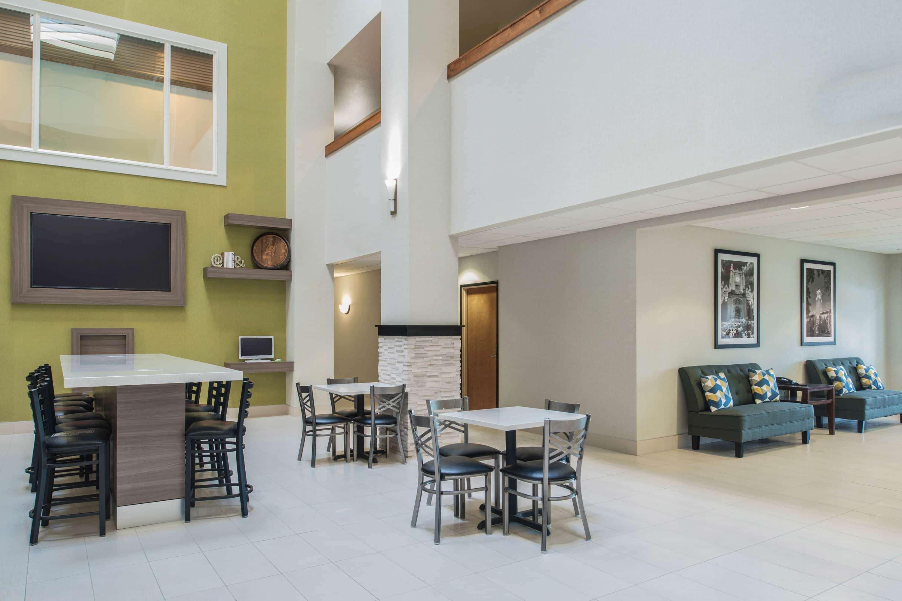 La Quinta By Wyndham Moscow Pullman Hotel Exterior photo